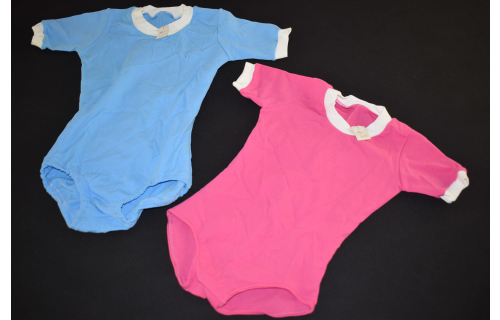 2x Carite Baby Dress Anzug Sport Gymnastik Suit Einteiler Onesie Vintage 104 NEU